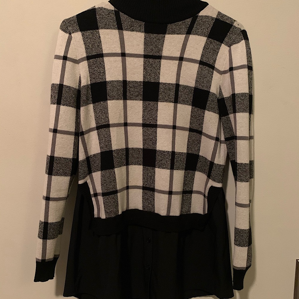 Plaid long sleeve sweater